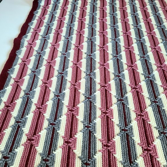 Throw, blanket, afghan. - Picture 4 of 8